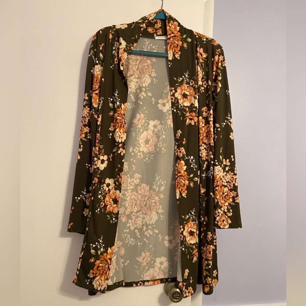 Long floral sweater, very comfortable!